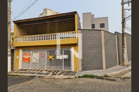 Casa à venda com 243m², 5 quartos e 4 vagas Casa à venda com 243m², 5 quartos e 4 vagasFachada com placa QuintoAndar