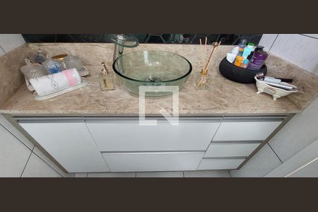 Casa à venda com 183m², 2 quartos e 3 vagas Casa à venda com 183m², 2 quartos e 3 vagasBanheiro Quarto 1 suíte