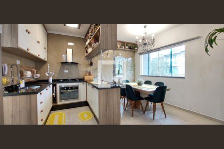 Casa à venda com 183m², 2 quartos e 3 vagas Casa à venda com 183m², 2 quartos e 3 vagasCozinha