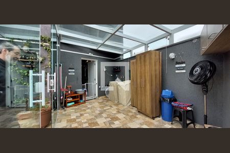 Casa à venda com 183m², 2 quartos e 3 vagas Casa à venda com 183m², 2 quartos e 3 vagasÁrea de Serviço