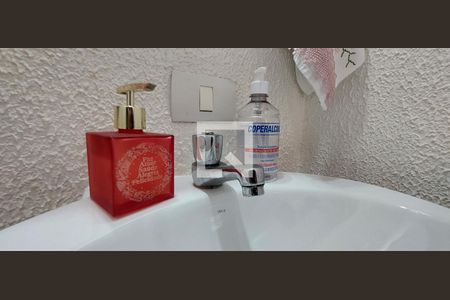 Casa à venda com 183m², 2 quartos e 3 vagas Casa à venda com 183m², 2 quartos e 3 vagasLavabo 2