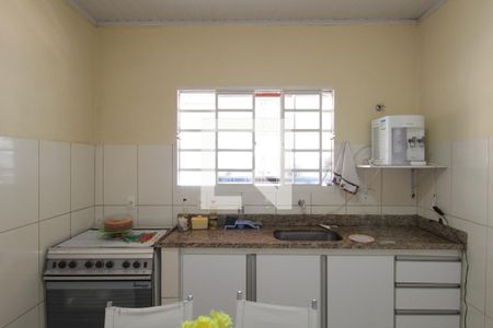 Casa à venda com 60m², 2 quartos e 2 vagasCozinha