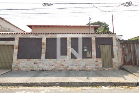 Casa à venda com 60m², 2 quartos e 2 vagasFachada