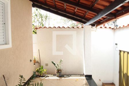 Casa à venda com 60m², 2 quartos e 2 vagasVaranda