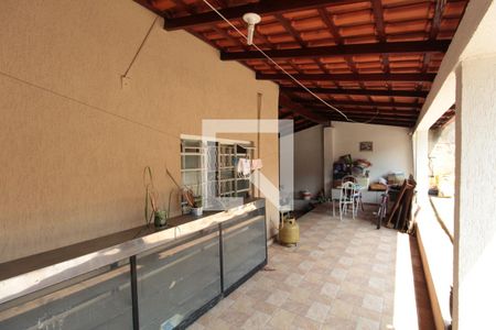 Casa à venda com 60m², 2 quartos e 2 vagasQuintal