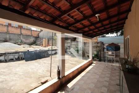Casa à venda com 60m², 2 quartos e 2 vagasQuintal