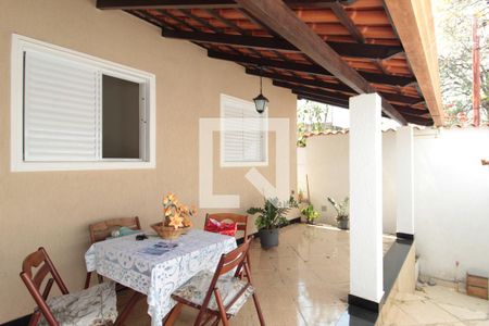 Casa à venda com 60m², 2 quartos e 2 vagasVaranda