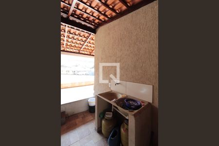 Casa à venda com 60m², 2 quartos e 2 vagasGaragem