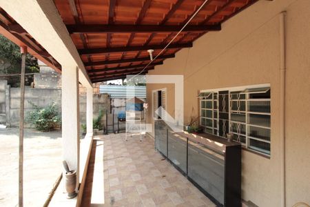 Casa à venda com 60m², 2 quartos e 2 vagasQuintal