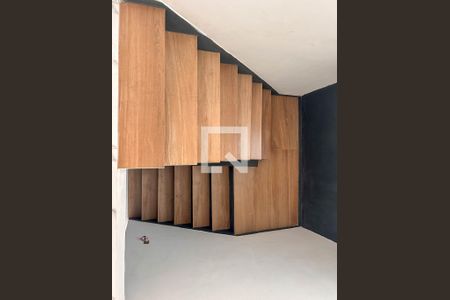 Casa à venda com 144m², 2 quartos e 3 vagasEscada