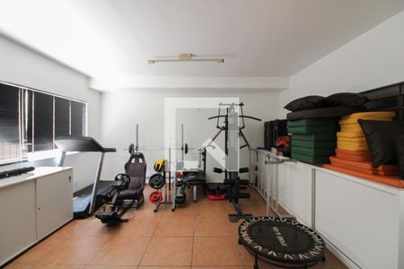 Casa à venda com 450m², 5 quartos e 6 vagasAcademia