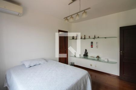 Casa à venda com 450m², 5 quartos e 6 vagasSuíte 2