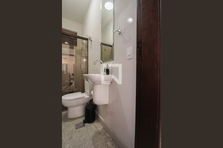 Casa à venda com 450m², 5 quartos e 6 vagasBanheiro Social