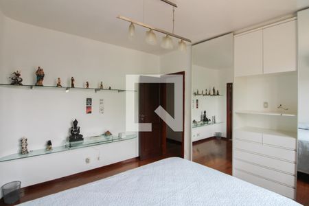 Casa à venda com 450m², 5 quartos e 6 vagasSuíte 2
