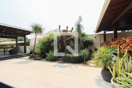 Casa à venda com 450m², 5 quartos e 6 vagasLago de Peixes