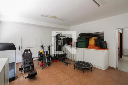 Casa à venda com 450m², 5 quartos e 6 vagasAcademia