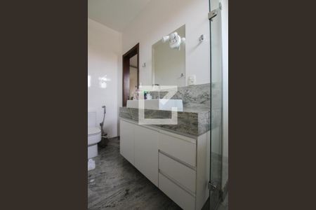 Casa à venda com 450m², 5 quartos e 6 vagasBanheiro da Semi - suíte  1 e 2