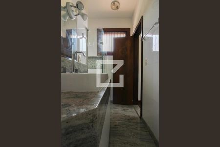 Casa à venda com 450m², 5 quartos e 6 vagasBanheiro da Semi - suíte  1 e 2