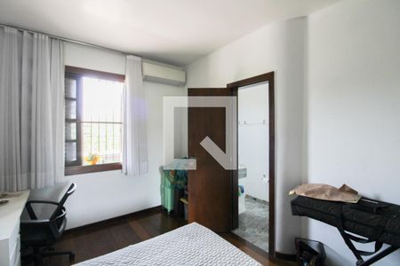 Casa à venda com 450m², 5 quartos e 6 vagasSemi - suíte 1