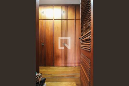 Casa à venda com 450m², 5 quartos e 6 vagasCloset da Suíte 1