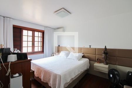 Casa à venda com 450m², 5 quartos e 6 vagasSuíte 1