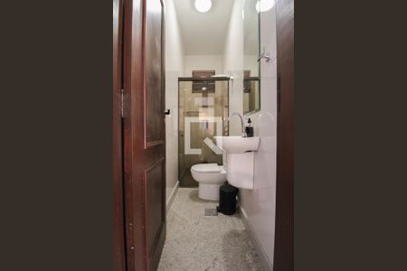 Casa à venda com 450m², 5 quartos e 6 vagasBanheiro Social