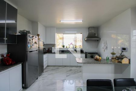 Casa à venda com 450m², 5 quartos e 6 vagasCozinha 1