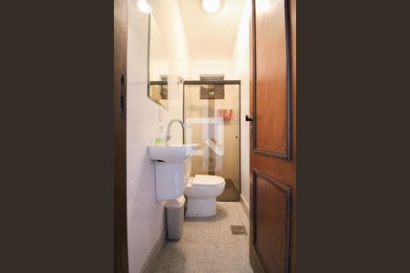 Casa à venda com 450m², 5 quartos e 6 vagasBanheiro de Serviço 