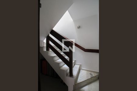 Casa à venda com 450m², 5 quartos e 6 vagasEscada