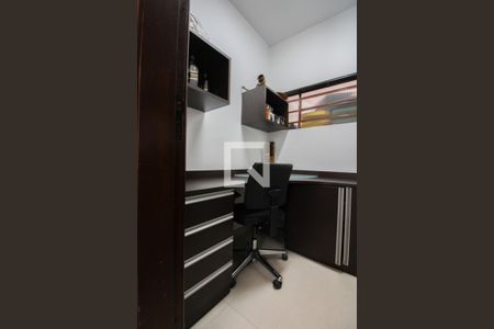 Casa à venda com 450m², 5 quartos e 6 vagasEscritório