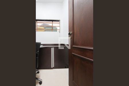 Casa à venda com 450m², 5 quartos e 6 vagasEscritório