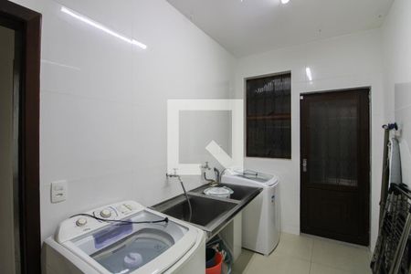 Casa à venda com 450m², 5 quartos e 6 vagasÁrea de Serviço 2