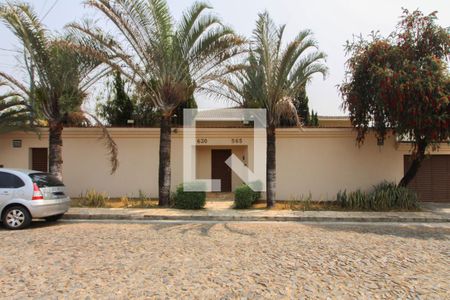 Casa à venda com 450m², 5 quartos e 6 vagasFachada