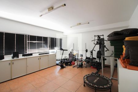 Casa à venda com 450m², 5 quartos e 6 vagasAcademia