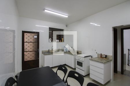 Casa à venda com 450m², 5 quartos e 6 vagasCozinha 2
