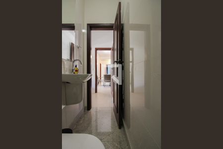 Casa à venda com 450m², 5 quartos e 6 vagasBanheiro Social