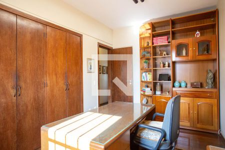 Apartamento à venda com 138m², 4 quartos e 2 vagasEscritório