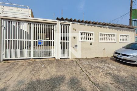 Casa à venda com 280m², 3 quartos e 6 vagasFachada