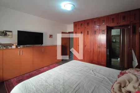 Casa à venda com 280m², 3 quartos e 6 vagasQuarto Suíte 2