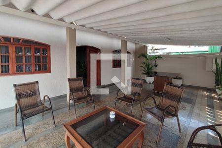 Casa à venda com 280m², 3 quartos e 6 vagasQuintal