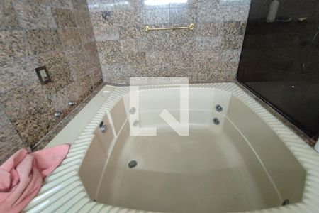 Casa à venda com 280m², 3 quartos e 6 vagasBanheiro Suíte 2