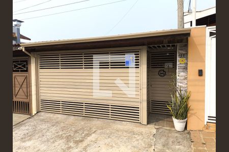 Casa à venda com 103m², 2 quartos e 2 vagas Casa à venda com 103m², 2 quartos e 2 vagasFachada