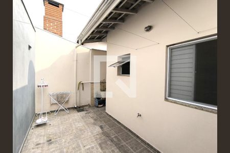 Casa à venda com 103m², 2 quartos e 2 vagas Casa à venda com 103m², 2 quartos e 2 vagasÁrea externa
