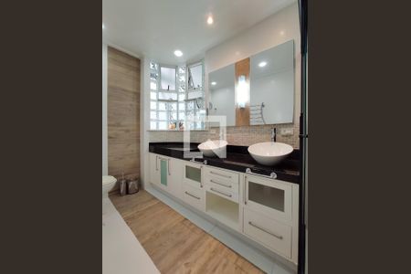 Apartamento à venda com 138m², 4 quartos e 2 vagasBanheiro da Suíte