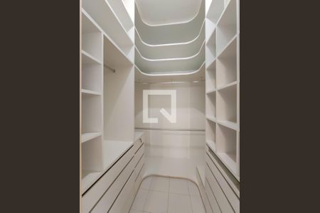 Apartamento à venda com 138m², 4 quartos e 2 vagasCloset da suíte