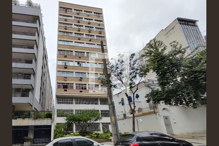 Apartamento à venda com 138m², 4 quartos e 2 vagasFachada e portaria