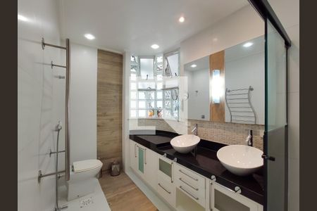 Apartamento à venda com 138m², 4 quartos e 2 vagasBanheiro da Suíte