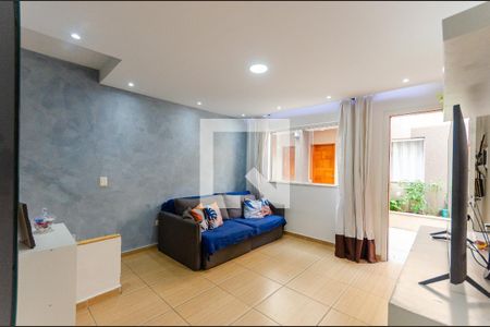 Sala de casa de condomínio para alugar com 2 quartos, 70m² em Vila Clarice, São Paulo