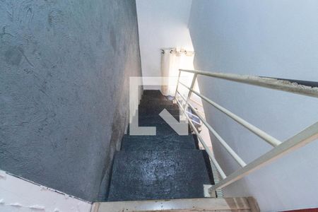 Casa de condomínio à venda com 50m², 2 quartos e 1 vaga Casa de condomínio à venda com 50m², 2 quartos e 1 vagaEscada