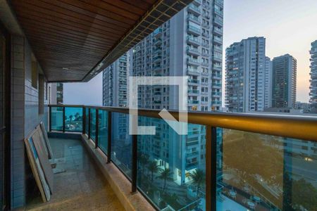 Apartamento à venda com 139m², 4 quartos e 2 vagas Apartamento à venda com 139m², 4 quartos e 2 vagasVaranda